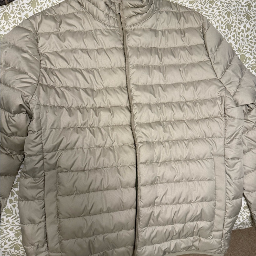 Men’s puffer jacket. Olive/green color